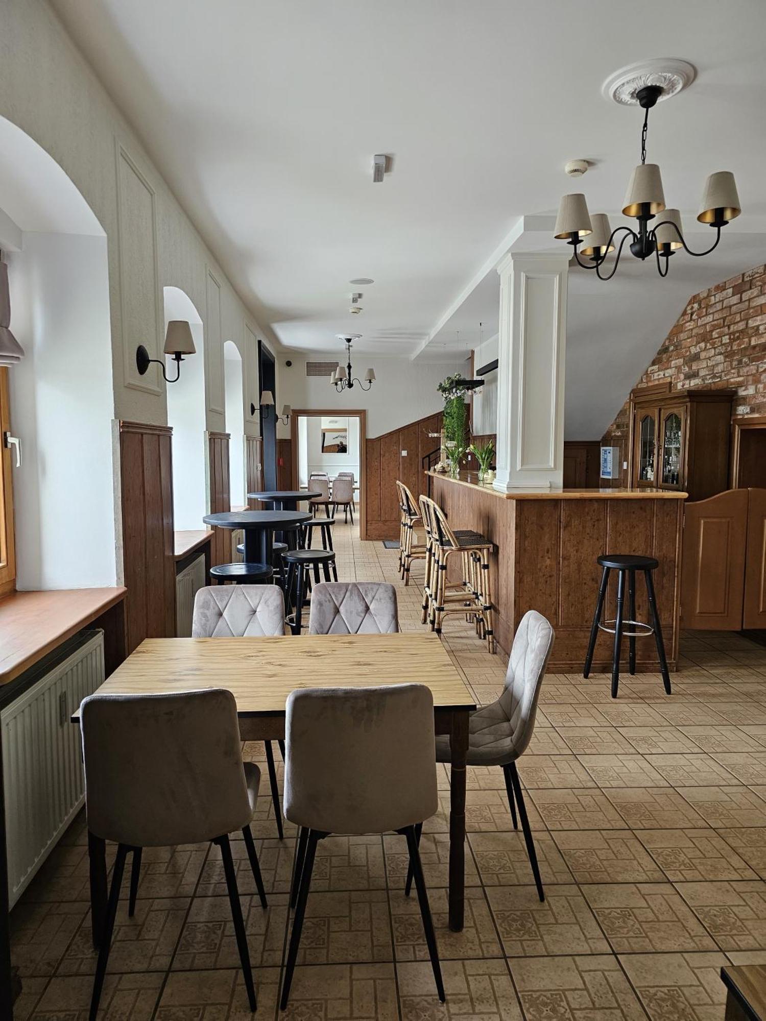 Zajazd Zamkowy - Schlossgasthof Krąg Exterior foto