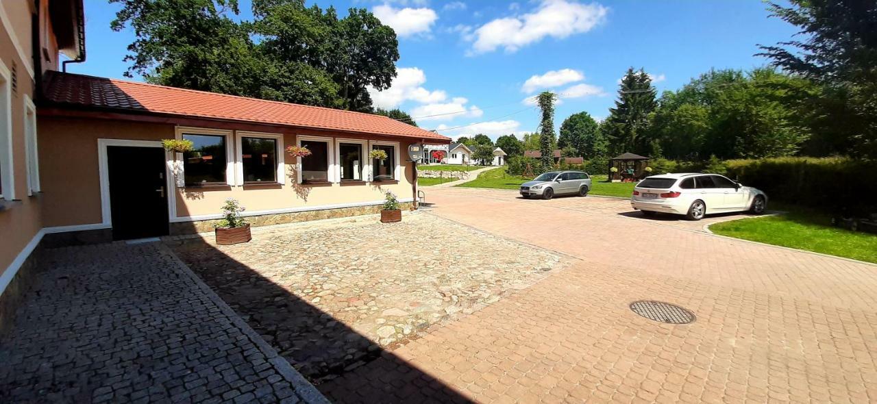 Zajazd Zamkowy - Schlossgasthof Krąg Exterior foto
